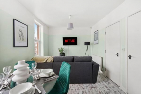 Sleek and Stylish Central Gem - Sleeps 18